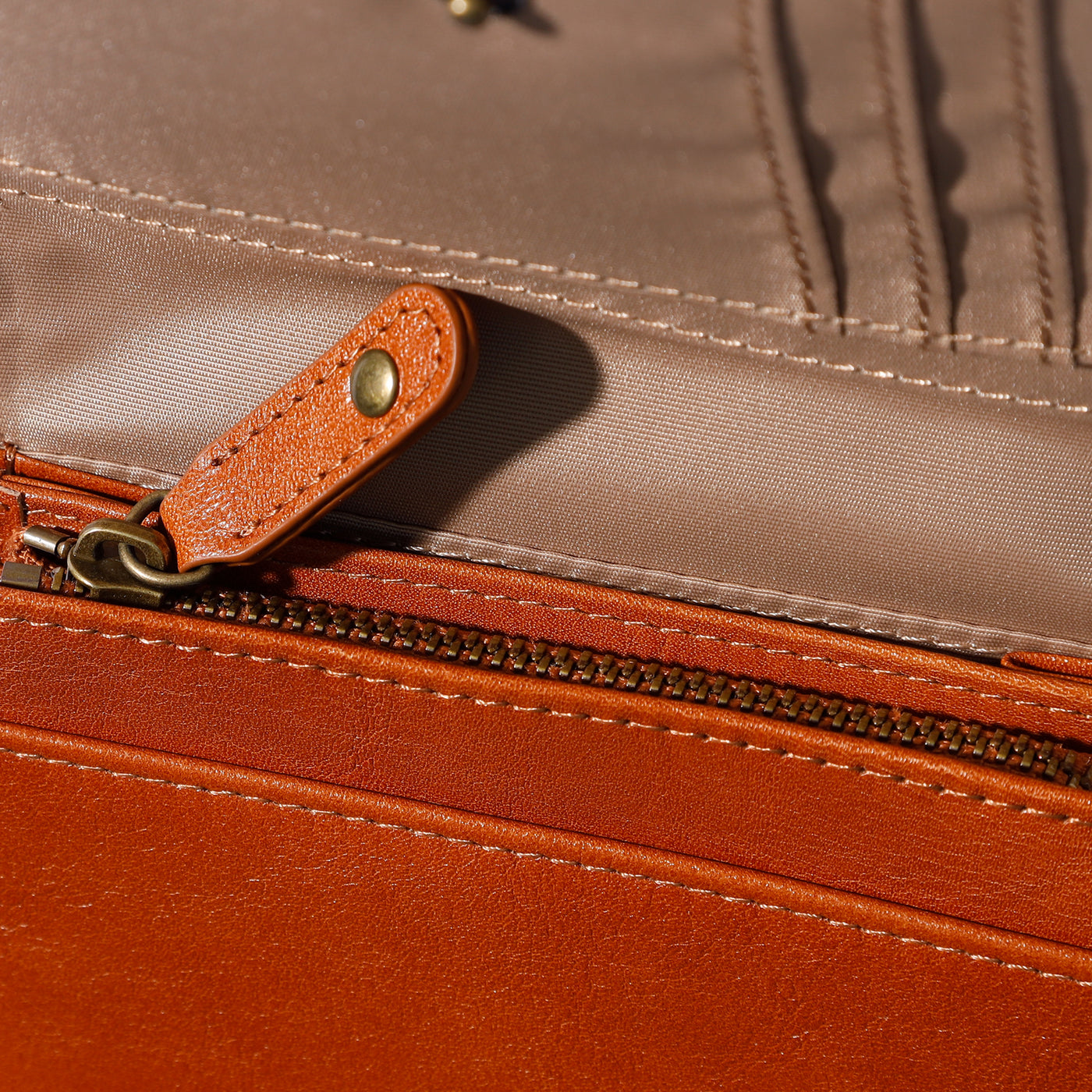 日常で使える大人のためのレザー雑貨、SNOOPY LEATHER COLLECTION